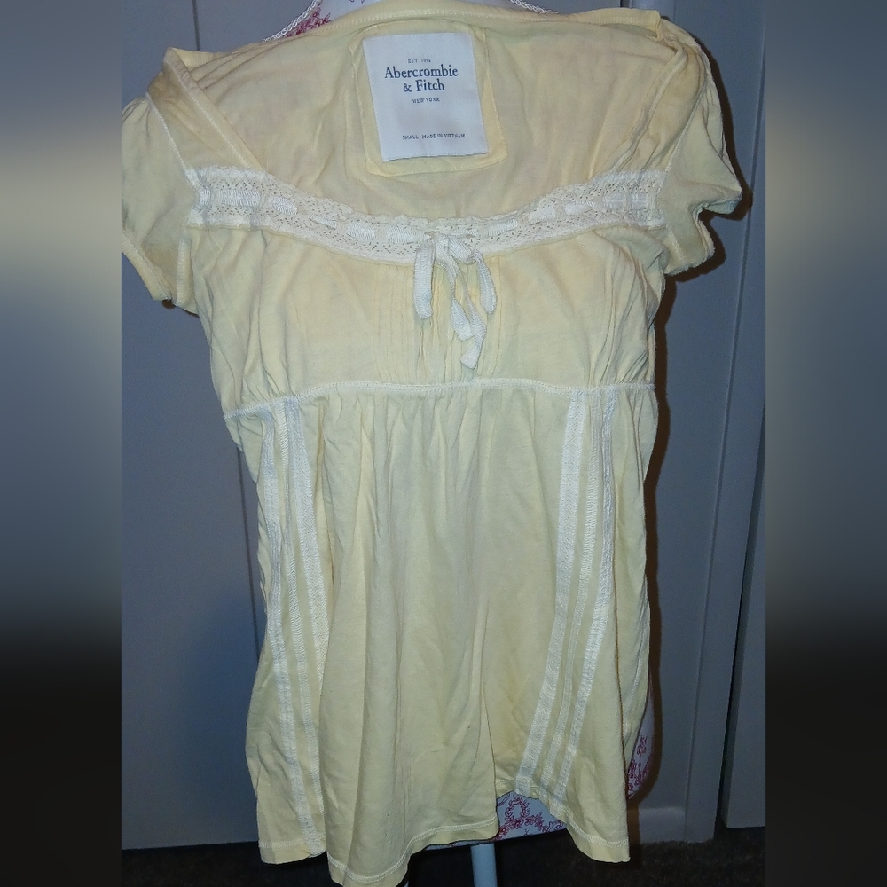 *SOLD* Rare Abercrombie & Fitch Yellow Lace Trim Top